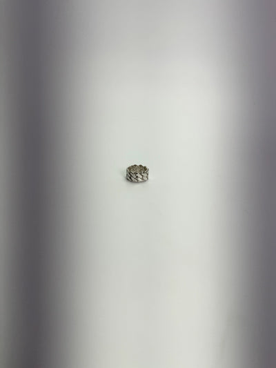 Ein hochwertiger Cuban Chain Ring aus recyceltem silber, der das moderne und zeitlose Schmuckdesign von Zweisilber betont.