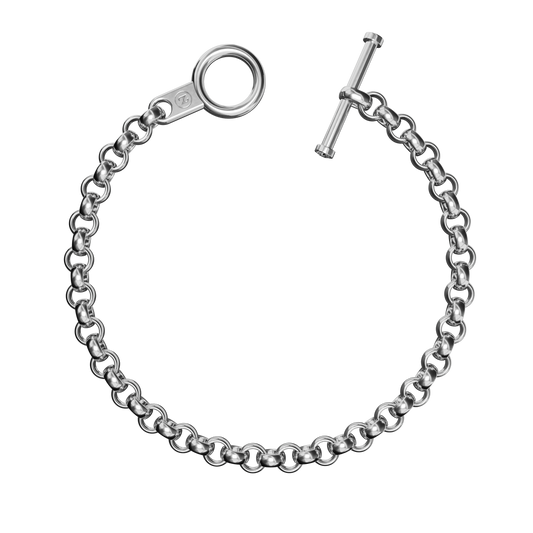 detailaufnahme einer silbernen erbskette mit knebelverschluss und diamanten, modernes silberschmuck design, handgefertigt von der marke mit dem meisten swag, zweisilber.