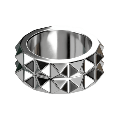 ein auffälliger ring aus recyceltem silber mit zweireihigem nieten-design, inspiriert von punk-ästhetik. designed von zweisilber aus hamburg.
