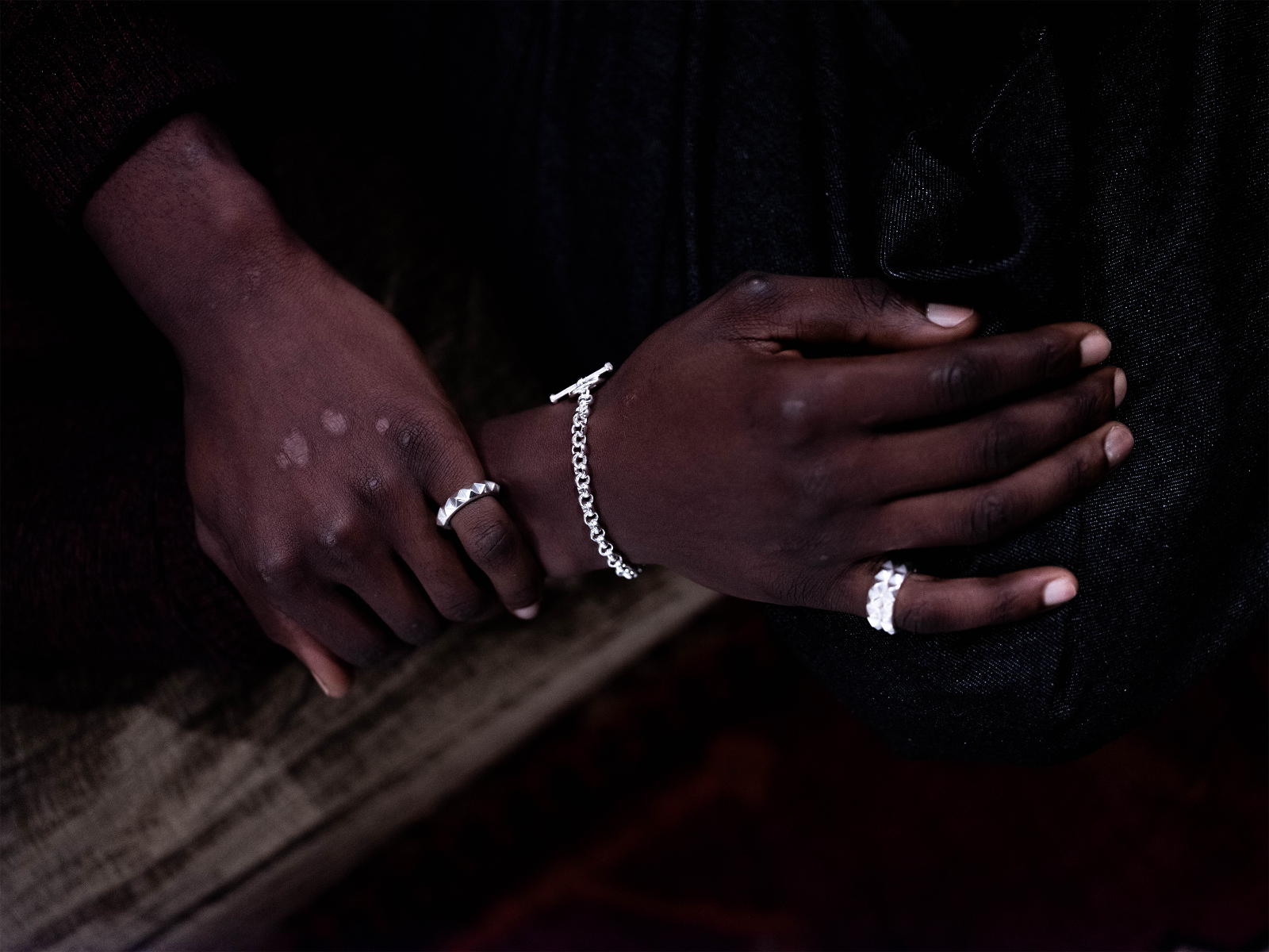 edler silberschmuck, handgefertigt von zweisilber aus hamburg. 