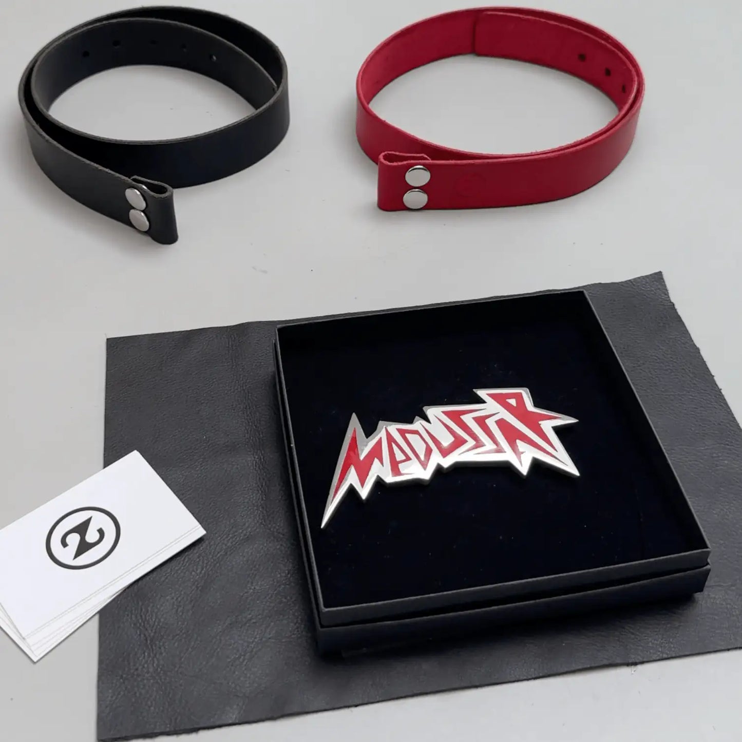 ein closeup von der einzelanfertigung die zweisilber für medussar hergestellt hat.