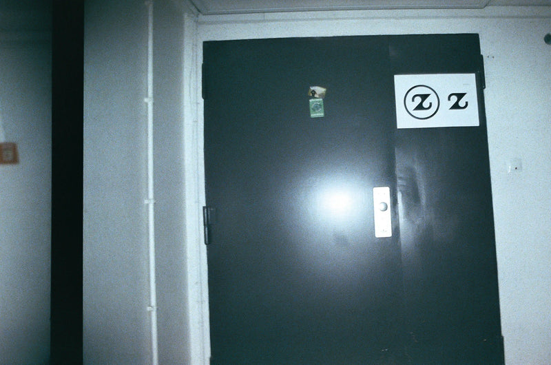 tür zu dem zweisilber atelier in hamburg. beratung nach absprache.7